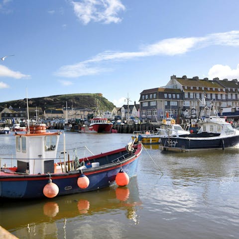 Enjoy a magical stay in the heart of Burton Bradstock