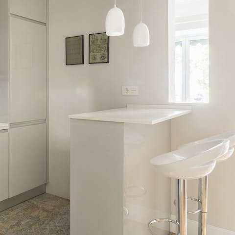 The breakfast bar for two