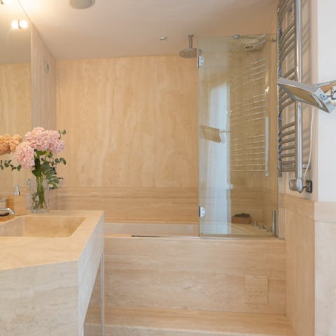 Unwind in the spa-like jacuzzi bathtub after a day of sight-seeing