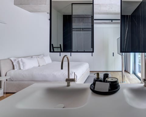 Open bathrooms in some of the bedrooms