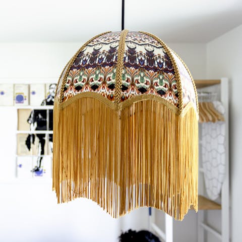 The flapper pendant light