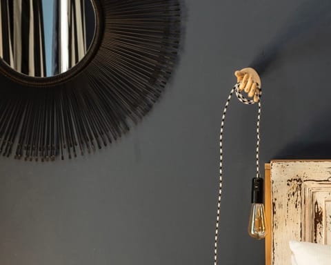 The fun artist's mannequin hand lamp