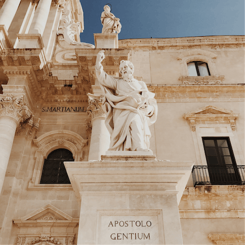 Uncover the timeless beauty of Syracuse, 80km south