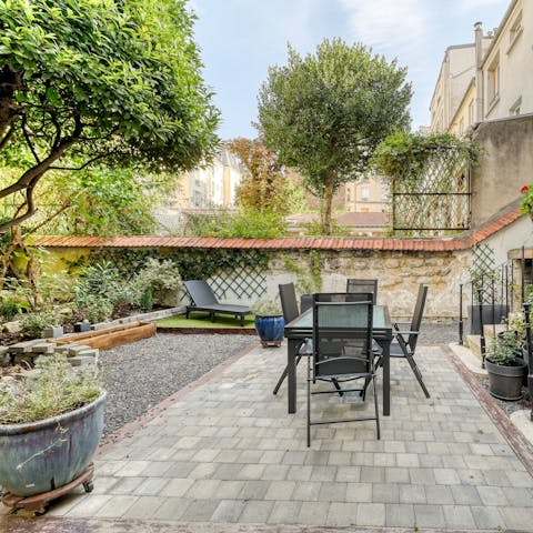 Relax in the Parisian sun in the private garden