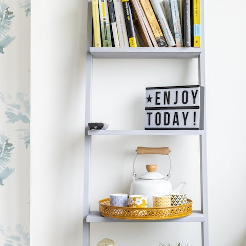 The minimalist bookshelf