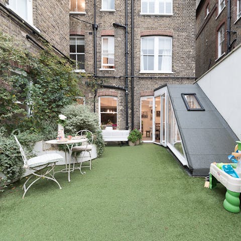 Enjoy your morning coffee in the sleek garden area