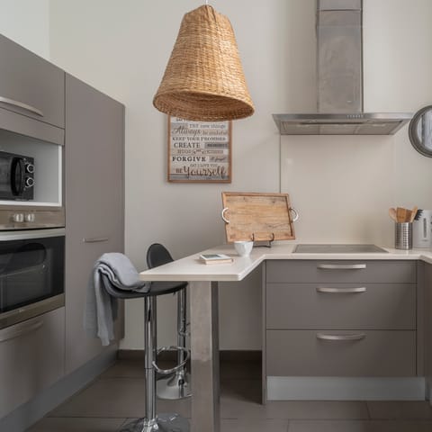 Sip your morning coffee at the kitchen's breakfast bar