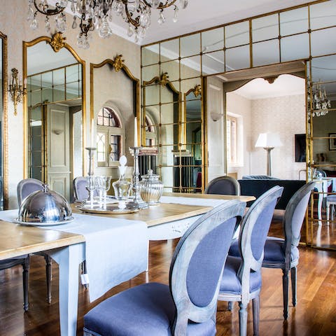 Resplendent mirrored walls
