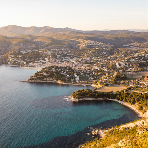 Stay in the picturesque seaside resort of Cassis
