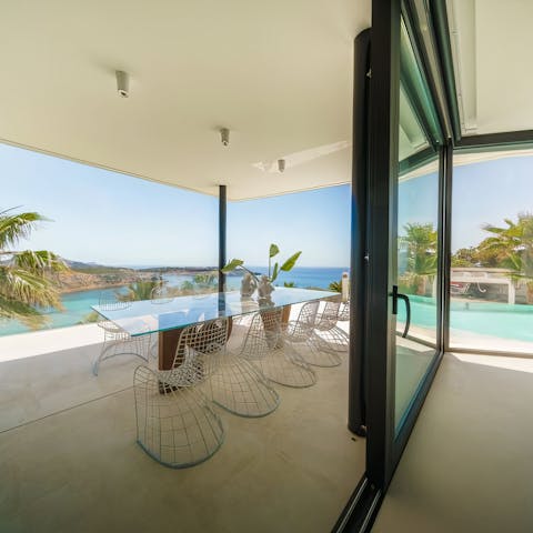 Gather around the alfresco dining table for a memorable feast