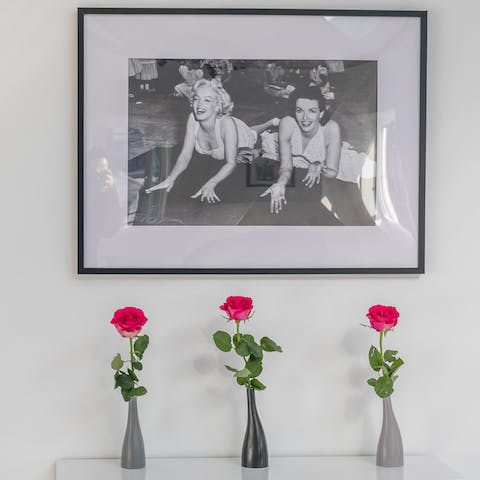 Admire the little artistic touches around the house
