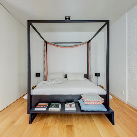 Fall asleep in the modern four poster bed