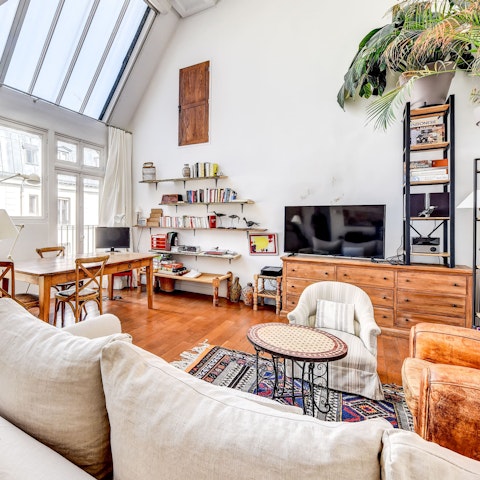 Get cosy and enjoy the ambience of this charming studio