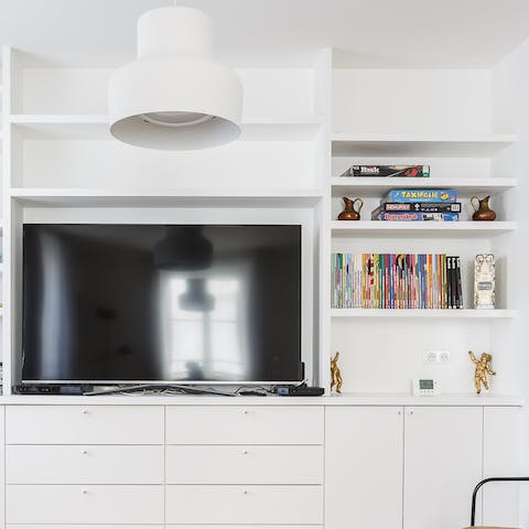Entertainment-ready with smart TV & games