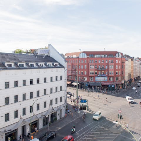 The proximity to lively Rosenthaler Platz