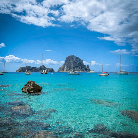 Drive a short distance to Playa d’en Bossa to swim in the sea