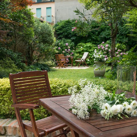 Read, write, and think in the tranquil jasmine garden