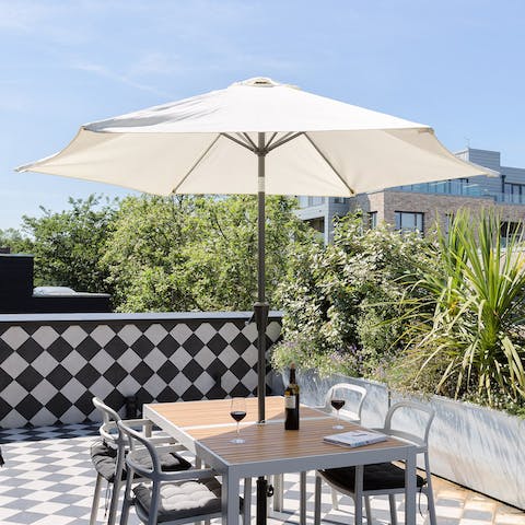Dine al fresco in the sun