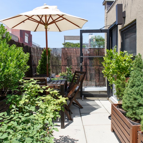 The outdoor space (in the middle of Manhattan)