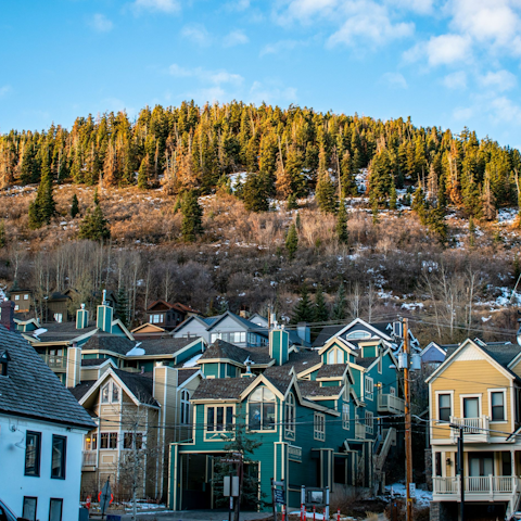Stay in easy reach of Main Street's cafes and restaurants