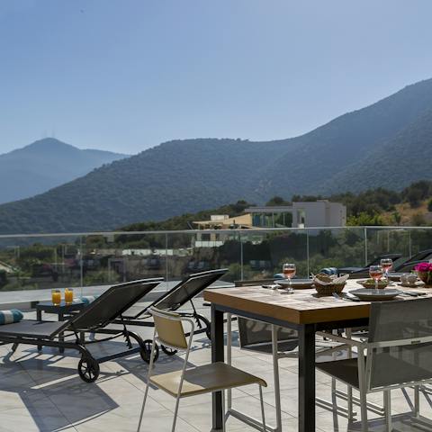 An impressive roof terrace for sunbathing and dining alfresco
