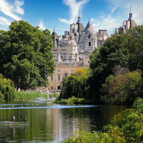 Stay just an eight-minute walk away from Kensington gardens, which leads on to the world-renowned Hyde Park