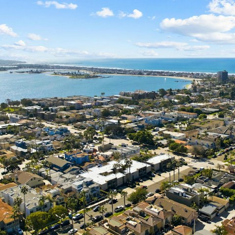Walk to Pacific Beach, cafés, taco spots, and bars in just a few minutes