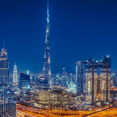 Stay in the lovely area of Dubai Creek Harbour, just fifteen minutes from Downtown