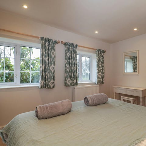 Enjoy countryside views from this cosy cottage