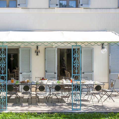 Feel like royalty at the head of the feasting table on the terrace, shaded from the sun