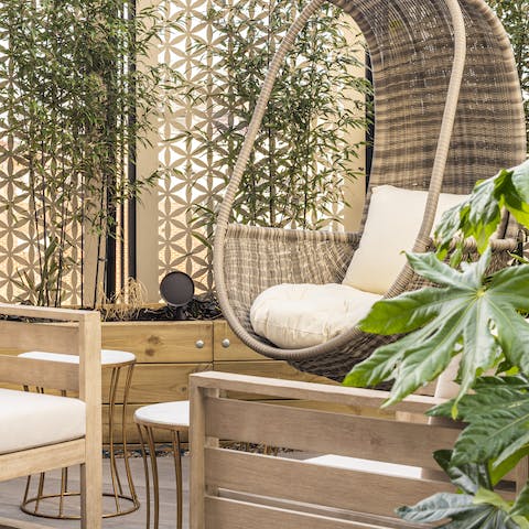 Grab pre-dinner drinks on the shared terrace and meet your neighbours