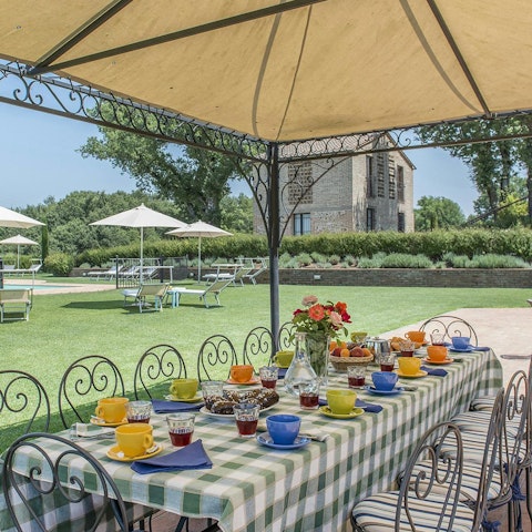 Fire up the built-in barbecue for an alfresco lunch