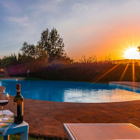 Make poolside sundowners the new ritual