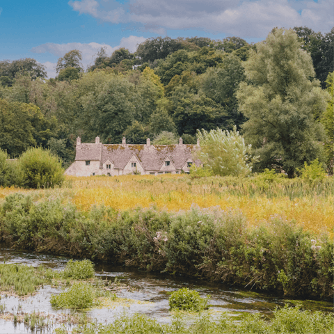 Fall in love with the charm of the Cotswolds while exploring