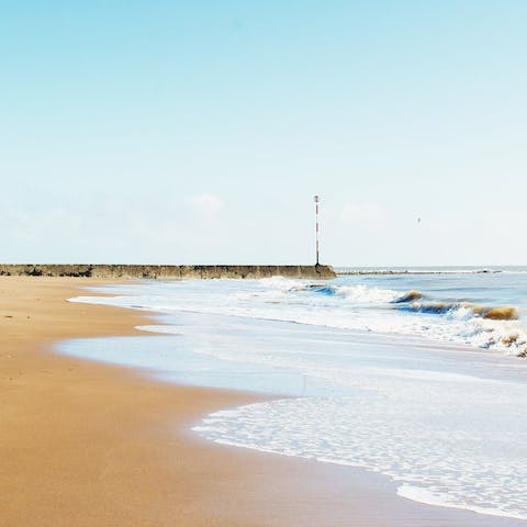 Pack a picnic and stroll to the beach in twenty minutes