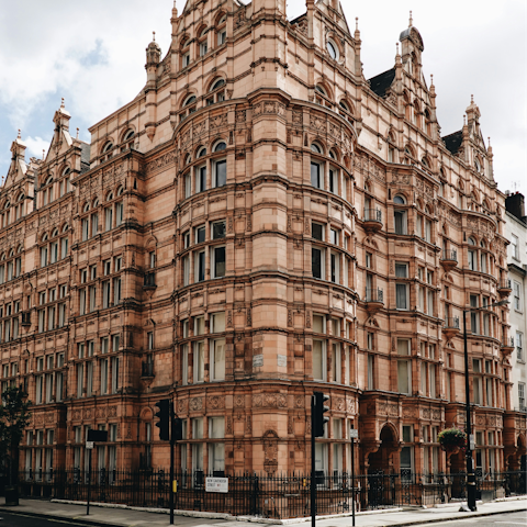 Enjoy a chic stay in sought-after Marylebone