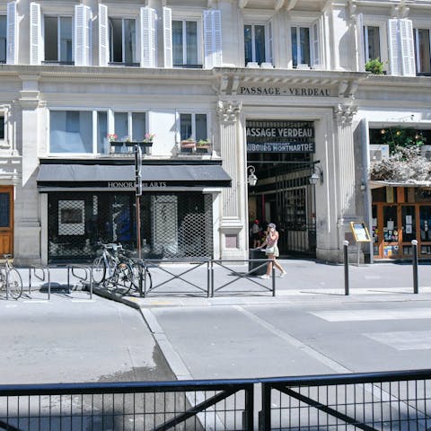 Find a cafe by exploring the neighbourhood on your doorstep