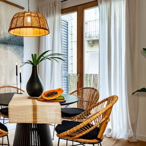 Serve brunch at the dining table, but finish your coffee on the balconette