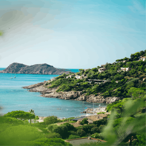 Enjoy a scenic drive to glamorous Saint Tropez – it's 18 kilometres away
