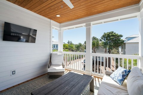 Sip drinks on the covered balcony as the sea breeze drifts through