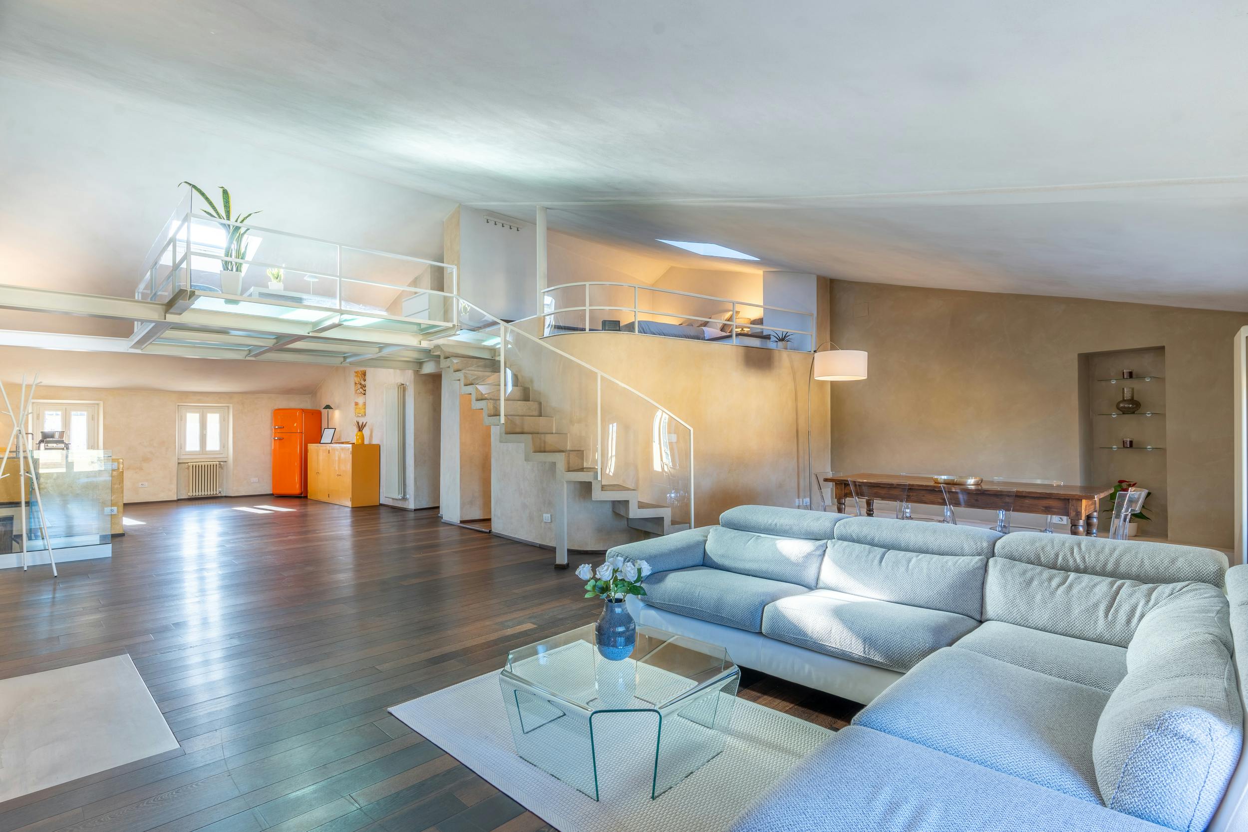 Panoramic Piazza Vista