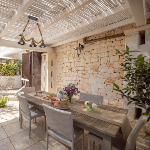 Eat an alfresco meal around the outdoor table