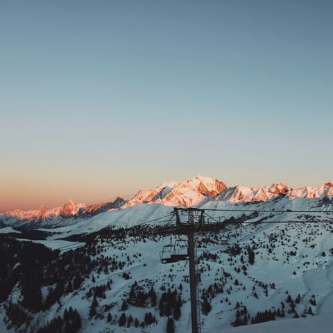 Stay in Megève, with easy access to shops, restaurants and, of course, ski slopes