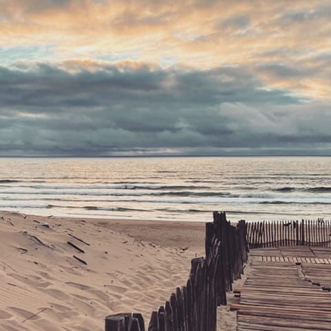 Embrace the refreshing spirit of the sea from Carcans