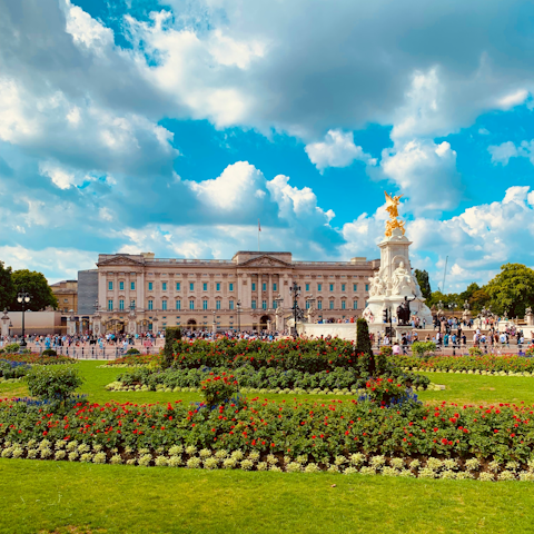 Take a short stroll to see regal Buckingham Palace