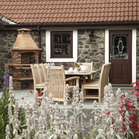 Eat outside on fine days