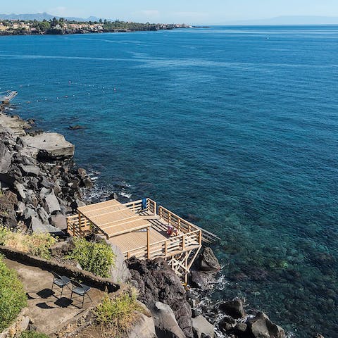 Peer over into gorgeous waters from the communal terrace on the rocks