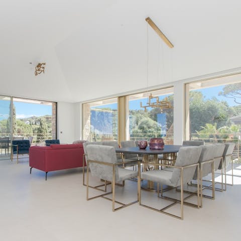 Spend an evening sipping Provençal wine around the dining table
