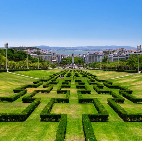 Begin your day with a stroll through Parque Eduardo VII
