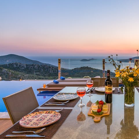 Dine alfresco on the warm nights with the stunning scenery as your backdrop